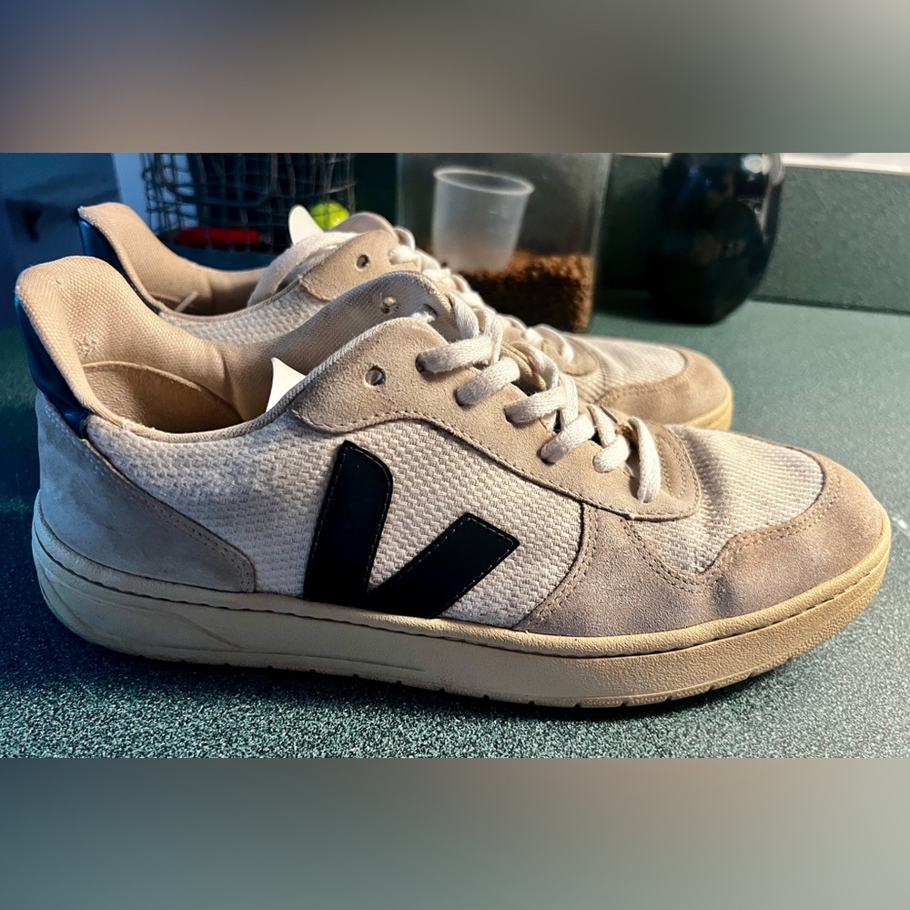 Veja Men's Cream and Black Sneakers